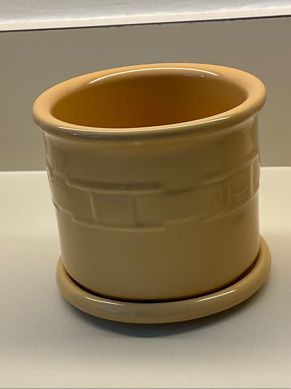 Longaberger Butternut Pottery one Pint Crock with lid